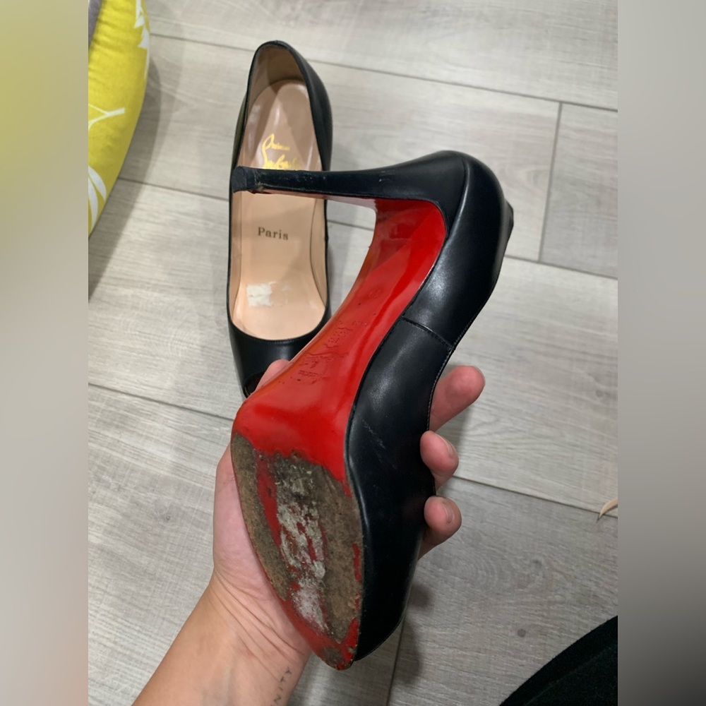 Authentic Louboutin black heels in good condition - Picture 8 of 8